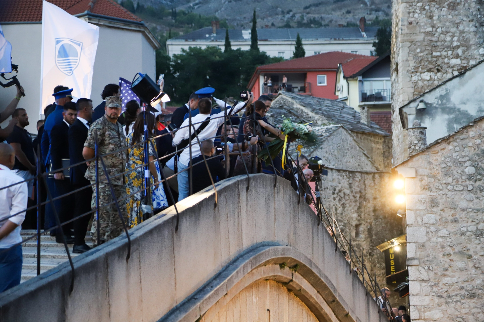 Mostar ne zaboravlja prijatelje: I ove godine odaslane poruke mira iz grada na Neretvi
